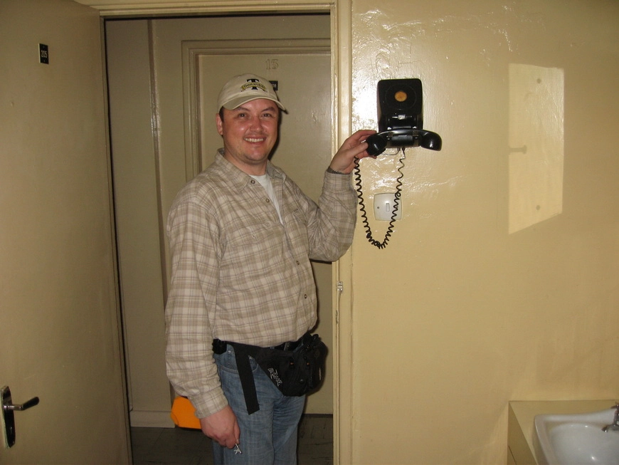 Загрузка картинки - Найроби, отель Терминал. Джимми пытается нас пробудить