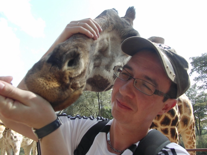 Загрузка картинки - Найроби, жирафий парк. Профессор Жирафский