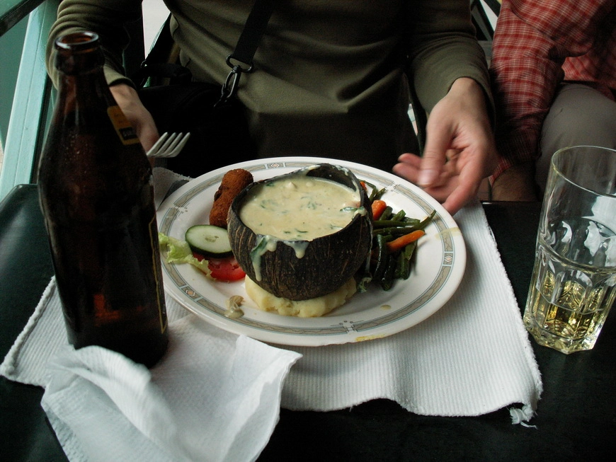 Загрузка картинки - Найроби, кафе Кенгелес. Кура в коконате