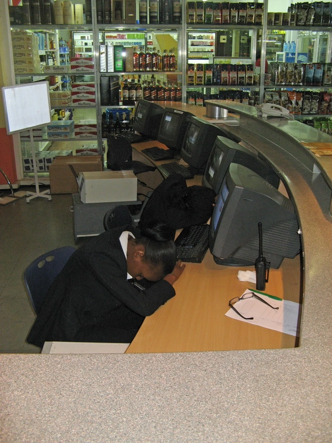 Загрузка картинки - Найроби, аэропорт. Зона дьюти и зона отдыха