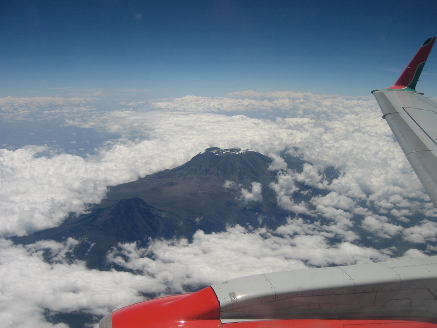 Загрузка картинки - Вид на Кили с борта самолета