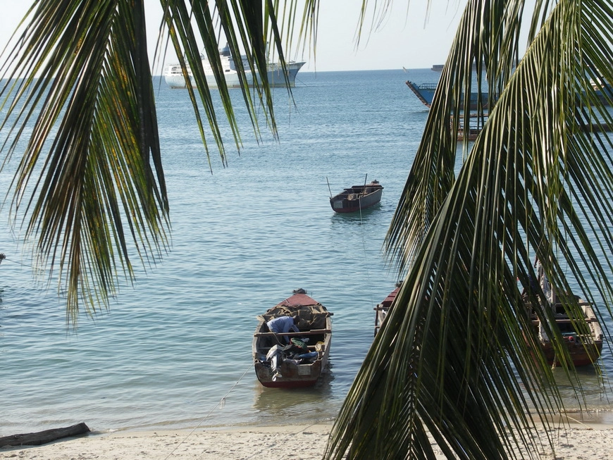 Загрузка картинки - Стоунтаун. Вид на Индийский океан