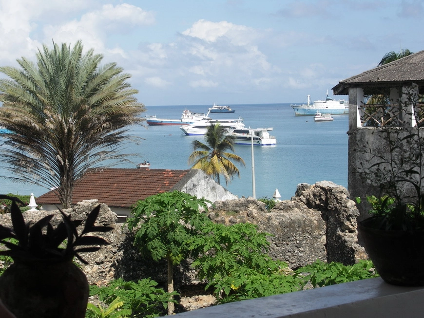 Загрузка картинки - Стоунтаун, отель Кипонда. Вид на Индийский океан