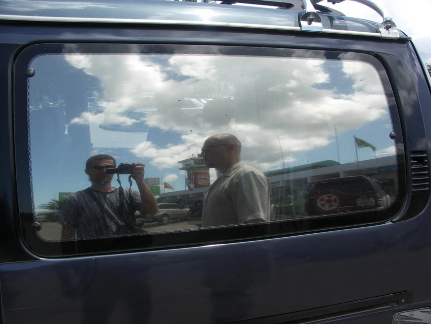 Загрузка картинки - Занзибар, аэропорт. Сканирование местности в поисках орешков