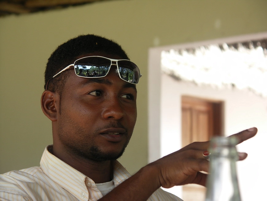 Загрузка картинки - Занзибар, национальный парк. Шеф Али показывает нам крабика