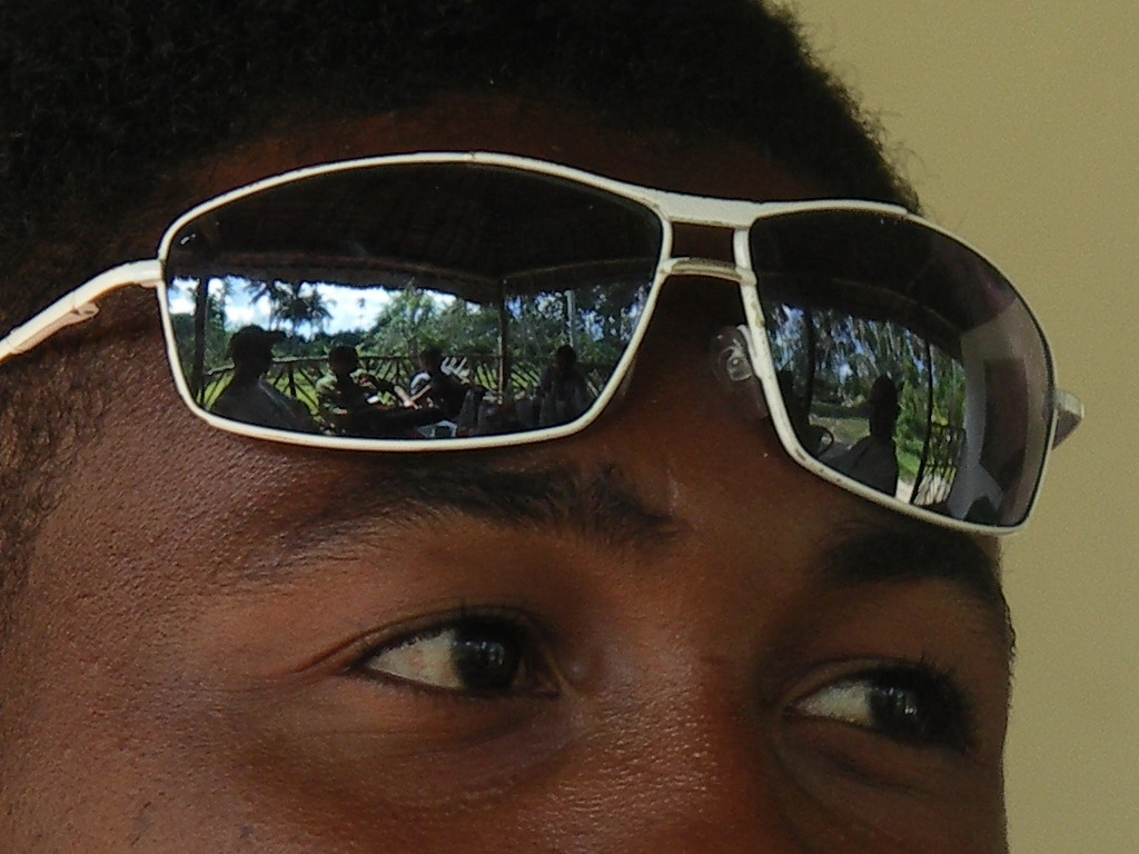 Загрузка картинки - Занзибар, национальный парк. Шеф Али поймал наши души в шайтан-окуляры