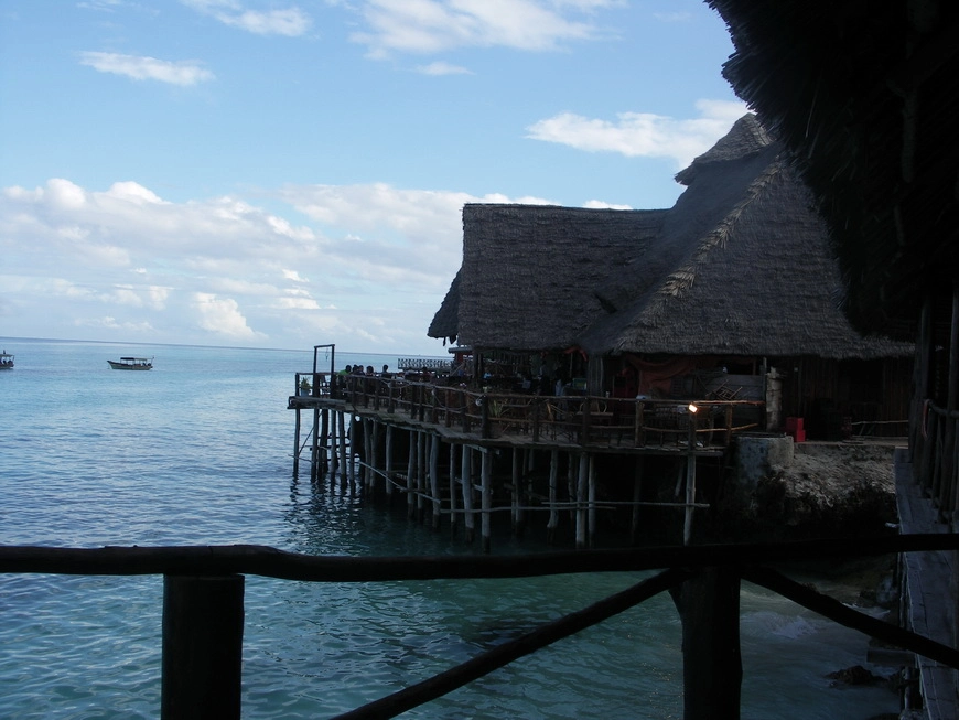 Загрузка картинки - Занзибар, отель Амаан. Вид с капитанского мостика на БДЫЖЬ