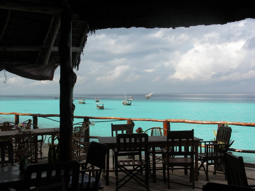 Загрузка картинки - Занзибар, отель Амаан. Вид из ресторана на Индийский океан