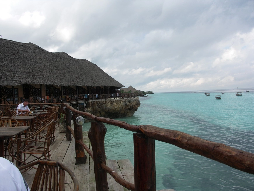 Загрузка картинки - Занзибар, отель Амаан. Вид из ресторана на капитанский мостик