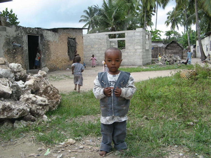 Загрузка картинки - Занзибар, селение Нунгви. Чёрные детки