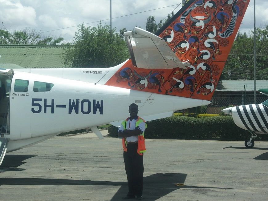 Загрузка картинки - Аруша, аэропорт. Маршрутное такси Ух-ты!