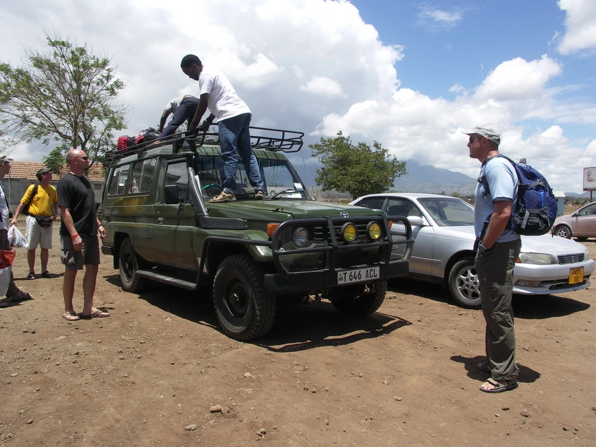 Загрузка картинки - Аруша, аэропорт. Довоенный Лендлизер