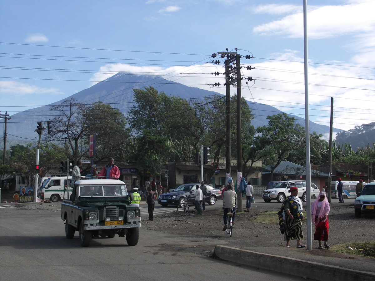 Загрузка картинки - Аруша. Вид на гору Меру