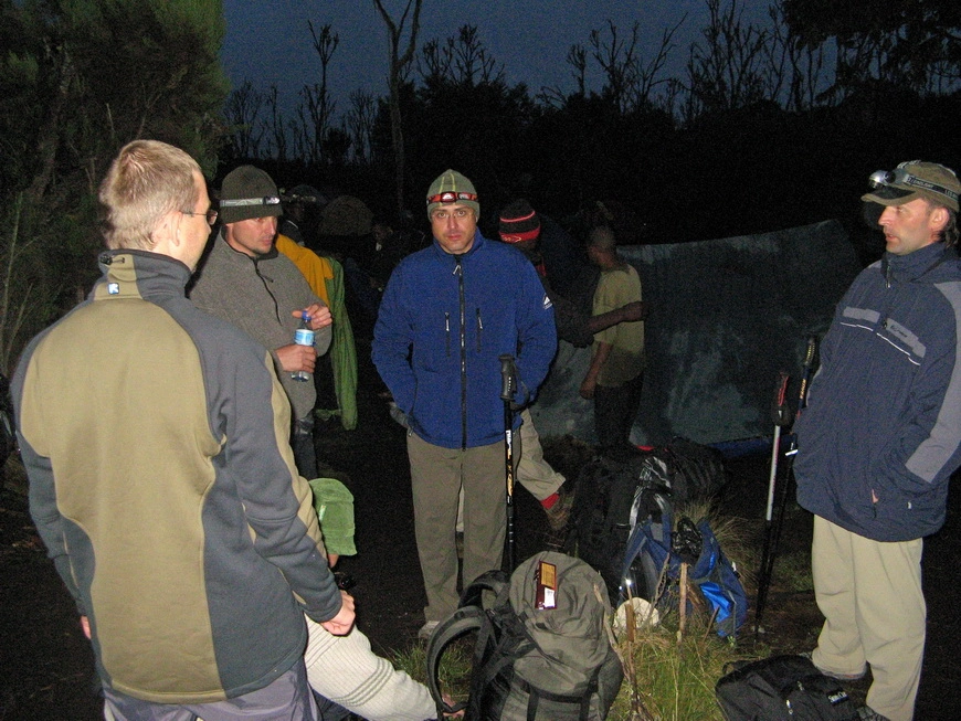 Загрузка картинки - Килиманджаро, Мачаме Хат. И снова в ожидании столов, стульев и еды