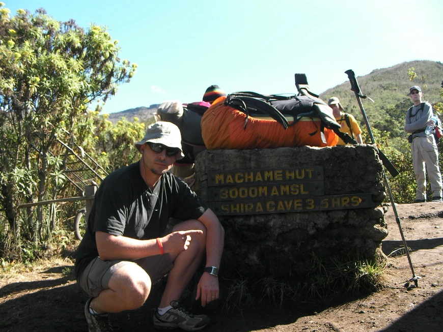 Загрузка картинки - Килиманджаро, Мачаме Хат. Высота 3000 м