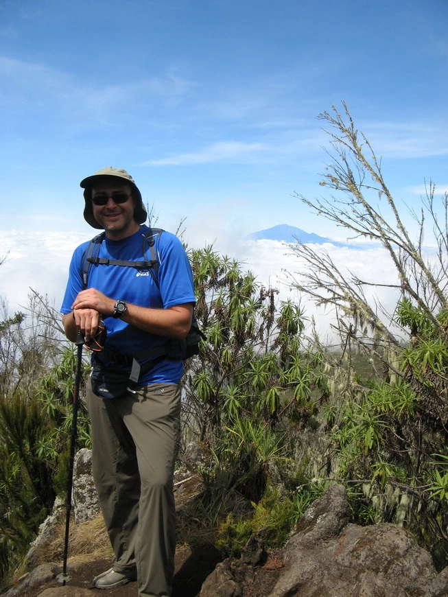 Загрузка картинки - Килиманджаро, маршрут Мачаме. Председатель с палкой