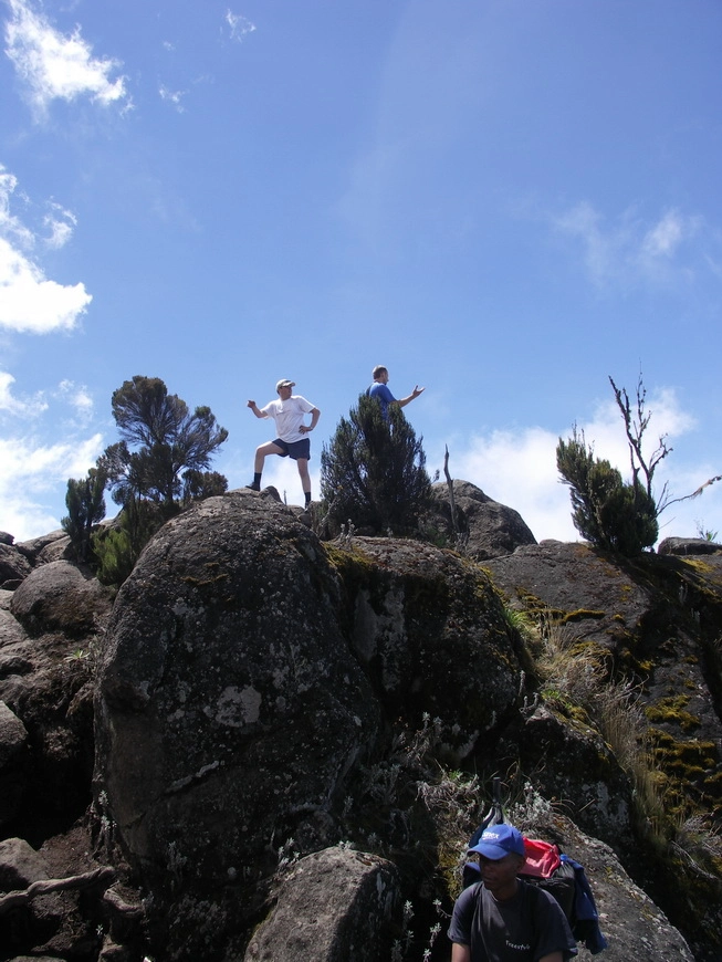 Загрузка картинки - Килиманджаро, маршрут Мачаме. Привал