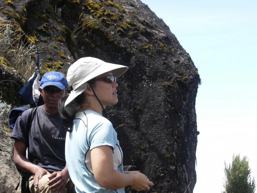 Загрузка картинки - Килиманджаро, маршрут Мачаме. Японочка