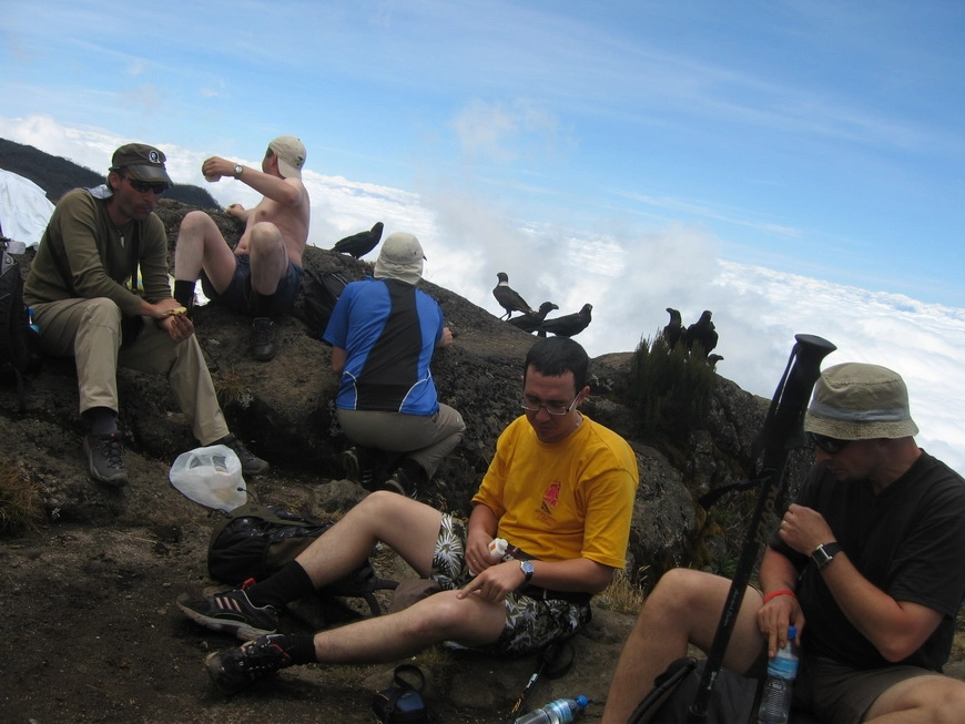 Загрузка картинки - Килиманджаро, маршрут Мачаме. Ланч-привал