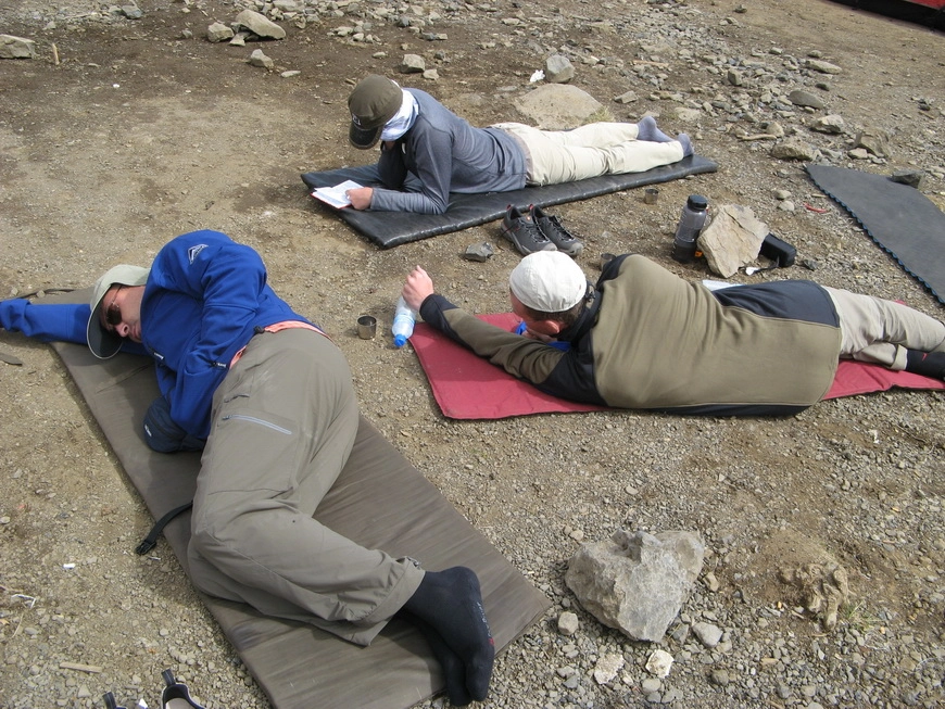 Загрузка картинки - Килиманджаро, Шира Кэмп. Банда на досуге (все ещё без столов-стульев и еды)
