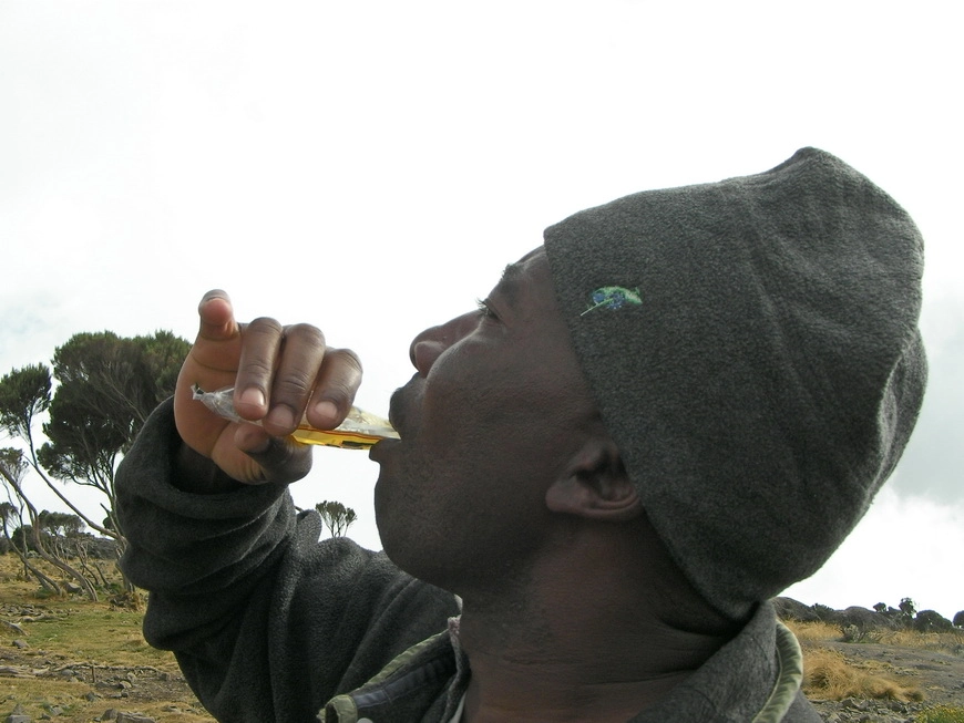 Загрузка картинки - Килиманджаро, Шира Кэмп. Джошуа и дринк коньяги