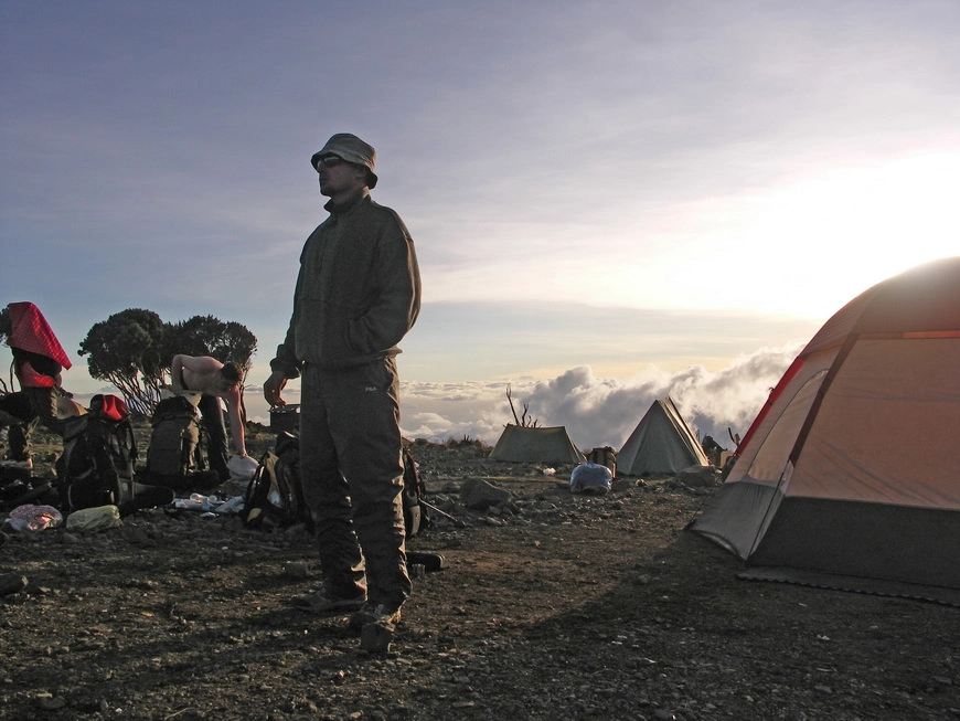 Загрузка картинки - Килиманджаро, Шира Кэмп. Марик втыкает на Гору
