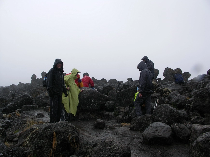 Загрузка картинки - Килиманджаро, маршрут Мачаме. Всё мрачней