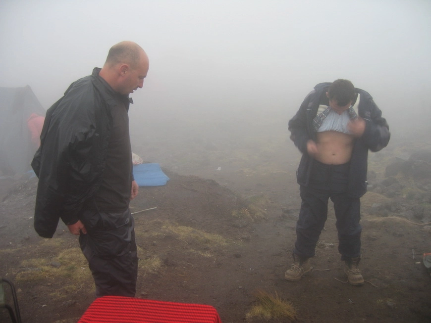 Загрузка картинки - Килиманджаро, Барранко Кэмп. В тумане