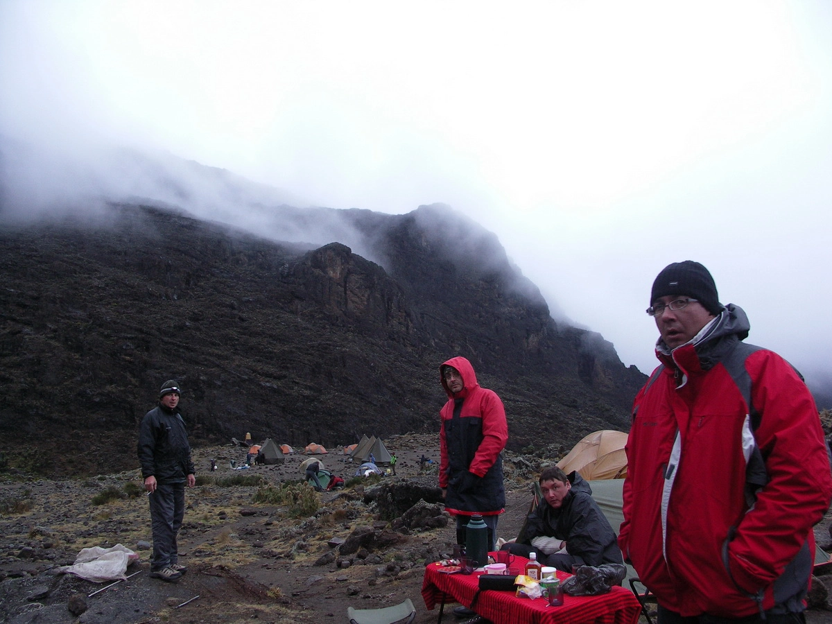 Загрузка картинки - Килиманджаро, Барранко Кэмп. Треснувшая башня