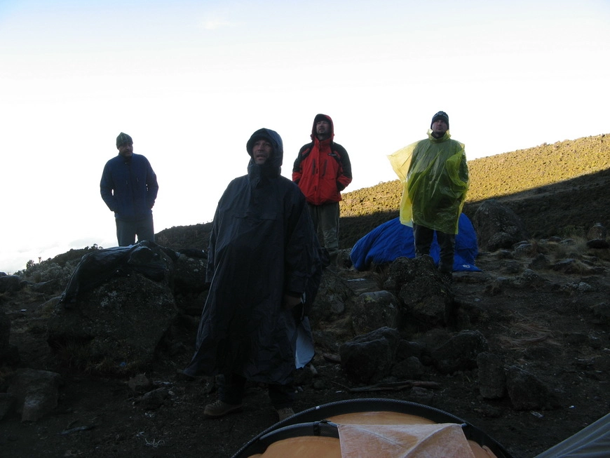 Загрузка картинки - Килиманджаро, Барранко Кэмп. В ожидании солнца