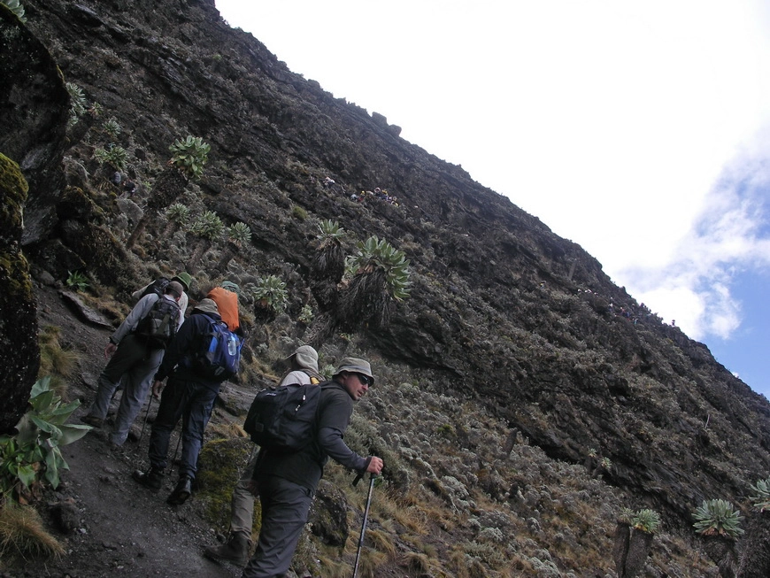 Загрузка картинки - Килиманджаро, Стена Барранко. Заваленный горизонт