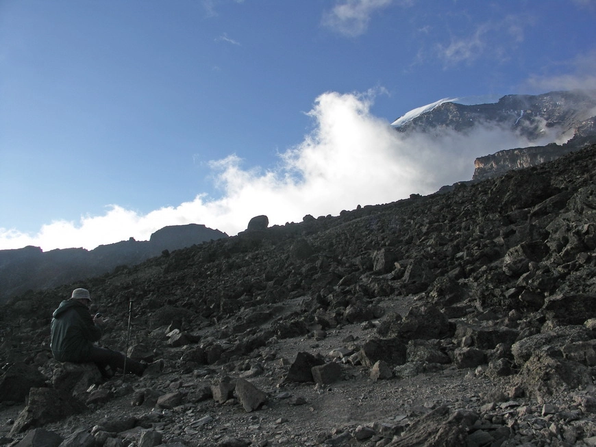 Загрузка картинки - Килиманджаро, Южный склон. Вид на Вершину
