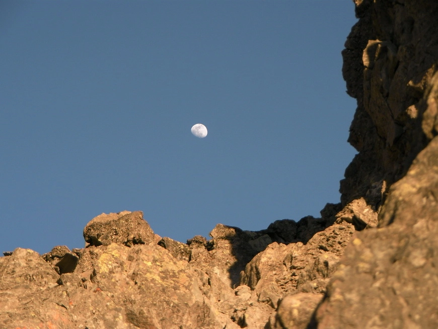 Загрузка картинки - Килиманджаро, хребет Барафу. В закатных лучах