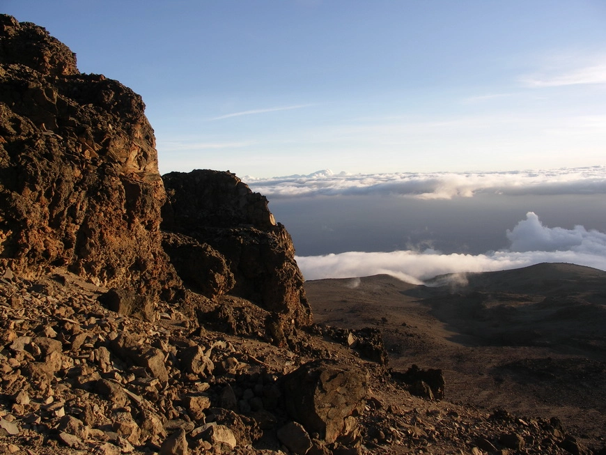 Загрузка картинки - Килиманджаро, хребет Барафу. Вид на долину