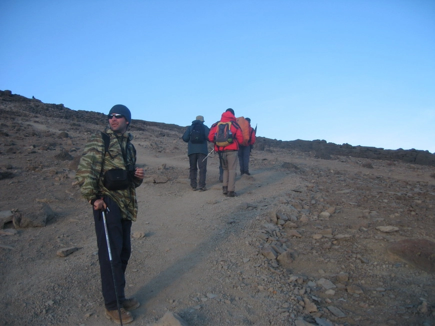 Загрузка картинки - Килиманджаро, хребет Барафу. Прощание с солнцем