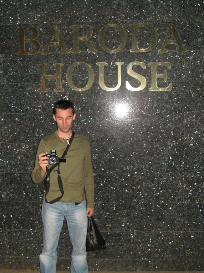 Загрузка картинки - Найроби, центр. Борода-хаус!