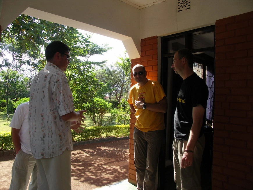 Загрузка картинки - Моши, частный кемпинг. Безногие карлики уже могут стоять