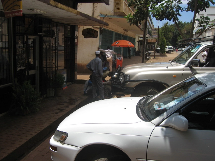 Загрузка картинки - Моши. У конторы