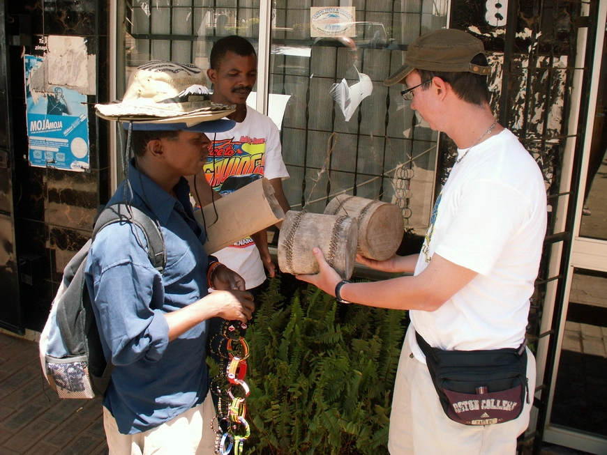 Загрузка картинки - Моши. Профессор в стадии очередного барабанного катарсиса