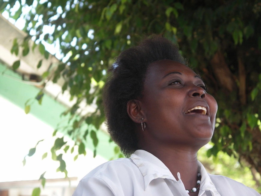 Загрузка картинки - Моши, бар Мкулима. Попытка наладить контакт оказалась успешной