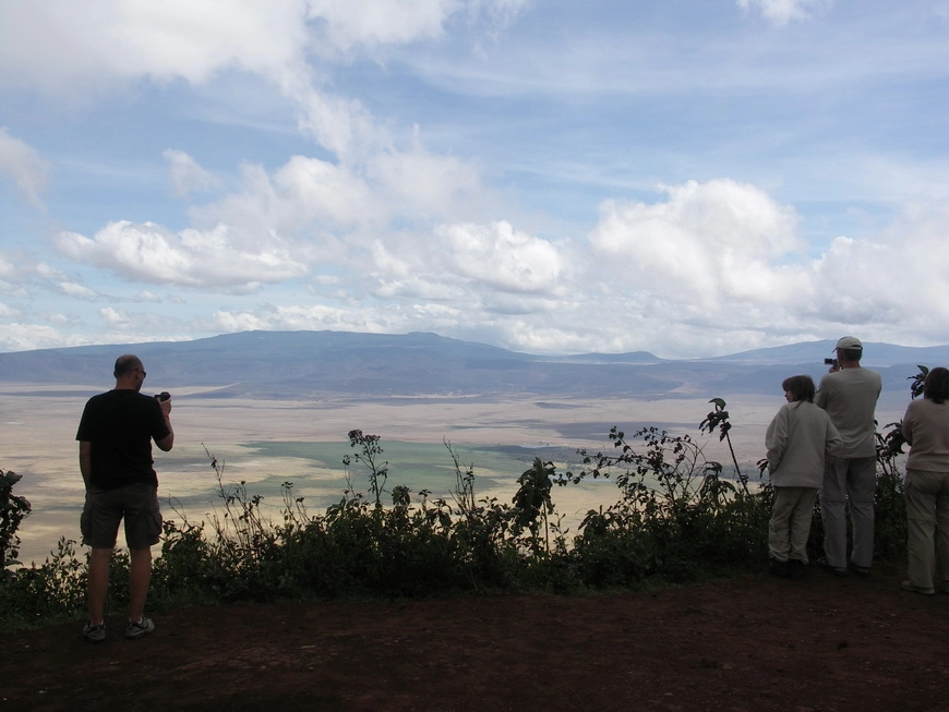 Загрузка картинки - Нгоро-Нгоро. Вазунги на краю кратера