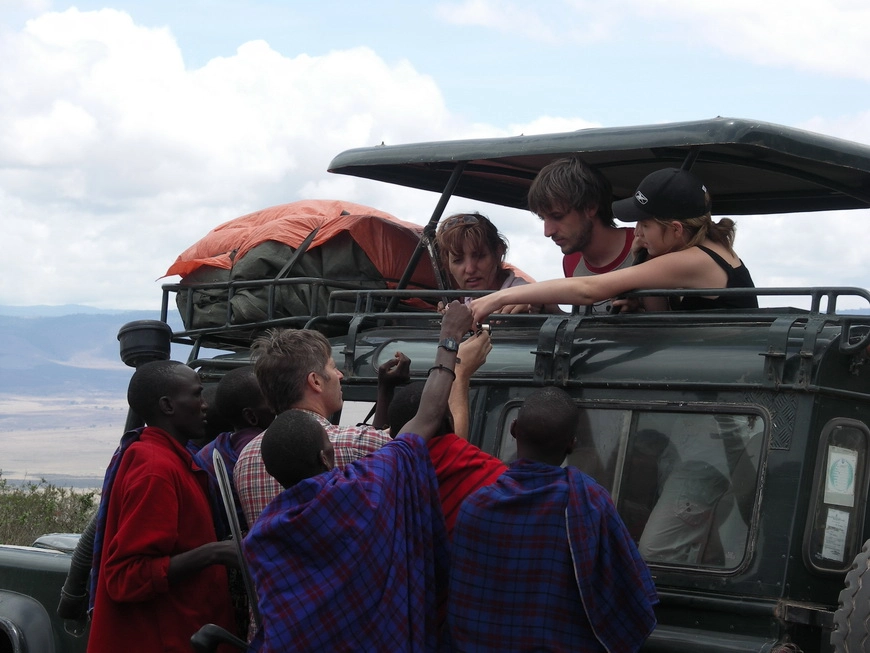 Загрузка картинки - Нгоро-Нгоро. Масаи и вазунги