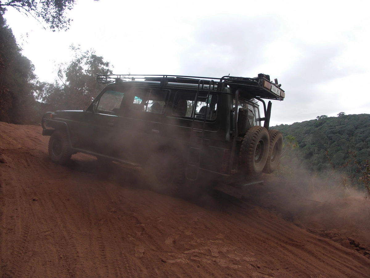 Загрузка картинки - Нгоро-Нгоро. За метр до пропасти