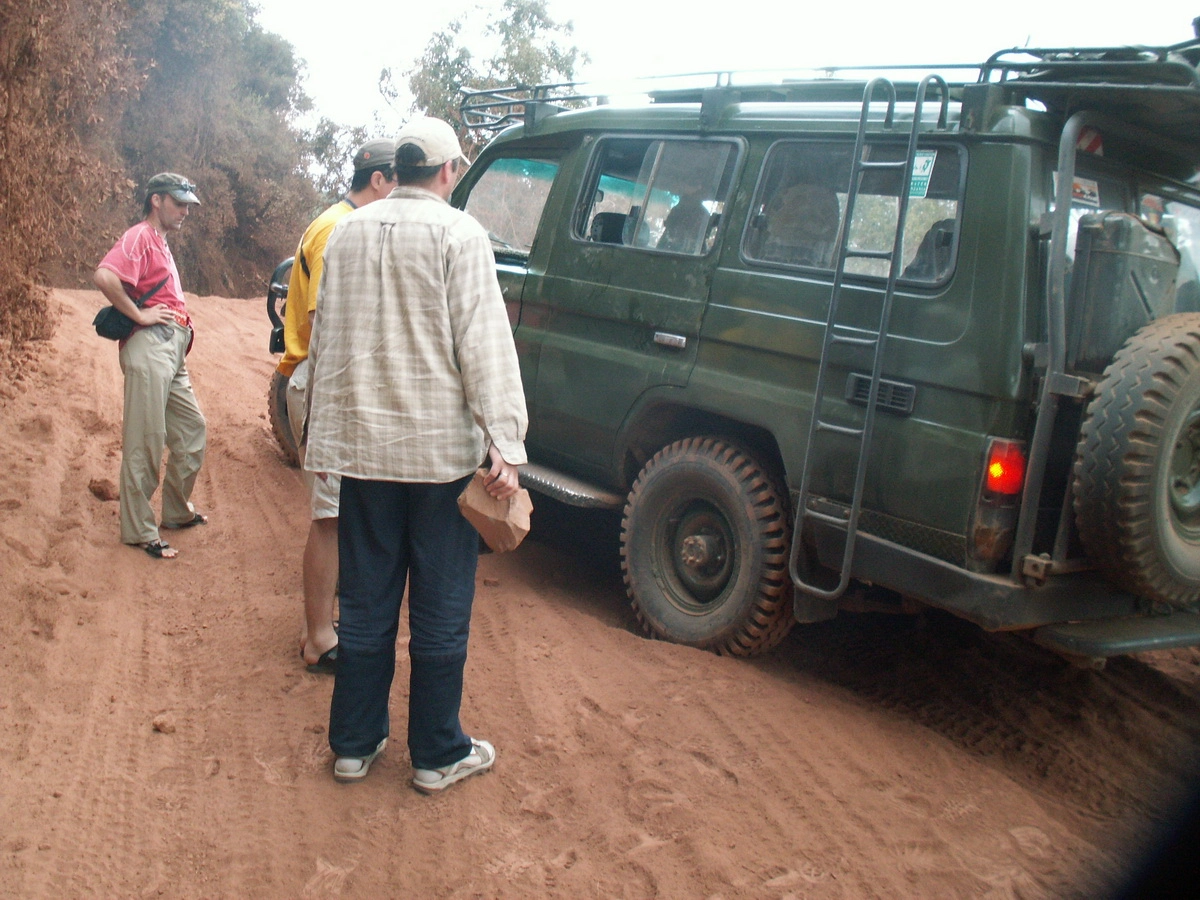 Загрузка картинки - Нгоро-Нгоро. Отмечаем Второй день рождения
