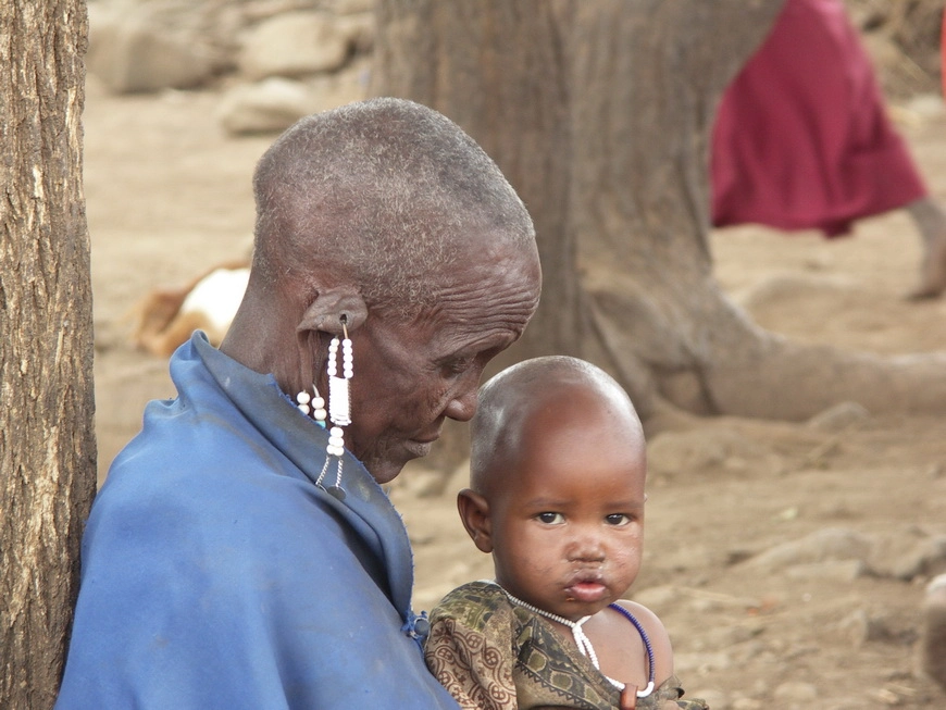 Загрузка картинки - Масайская деревня. Все в деле