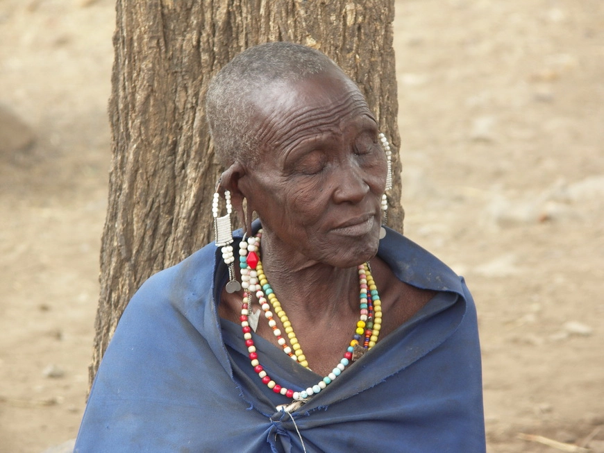 Загрузка картинки - Масайская деревня. Бабушко