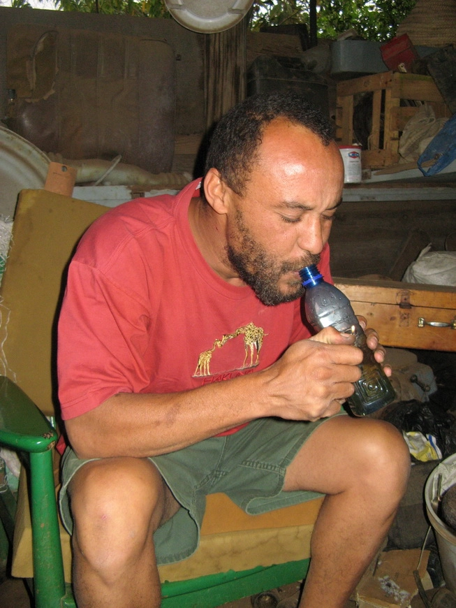 Загрузка картинки - Аруша. Папа Луи раскумаривает трубку-мира