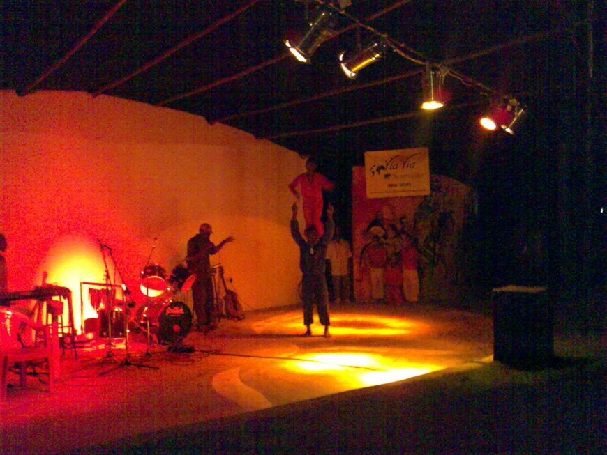 Загрузка картинки - Аруша, кафе Виа-Виа. Представление