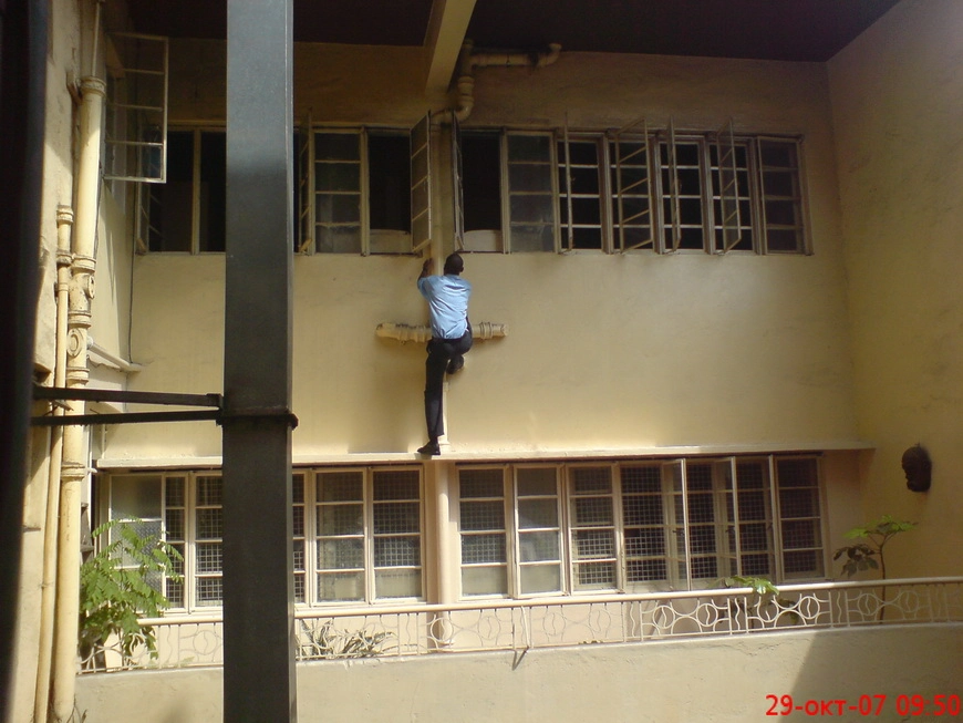 Загрузка картинки - Найроби, отель Терминал. Добытчик яиц для континентального завтрака