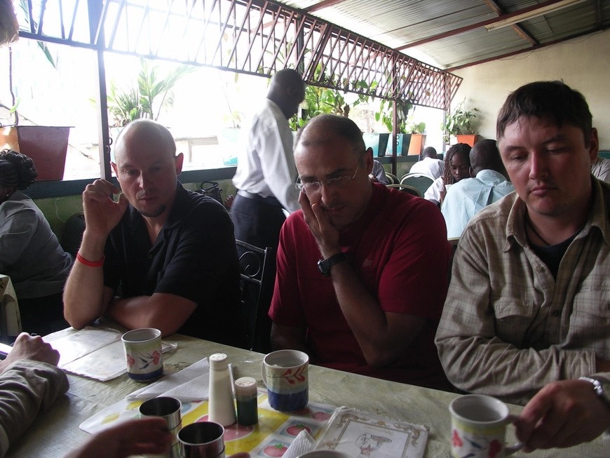 Загрузка картинки - Найроби, Чисто африканский ресторан для чисто-африканских посетителей